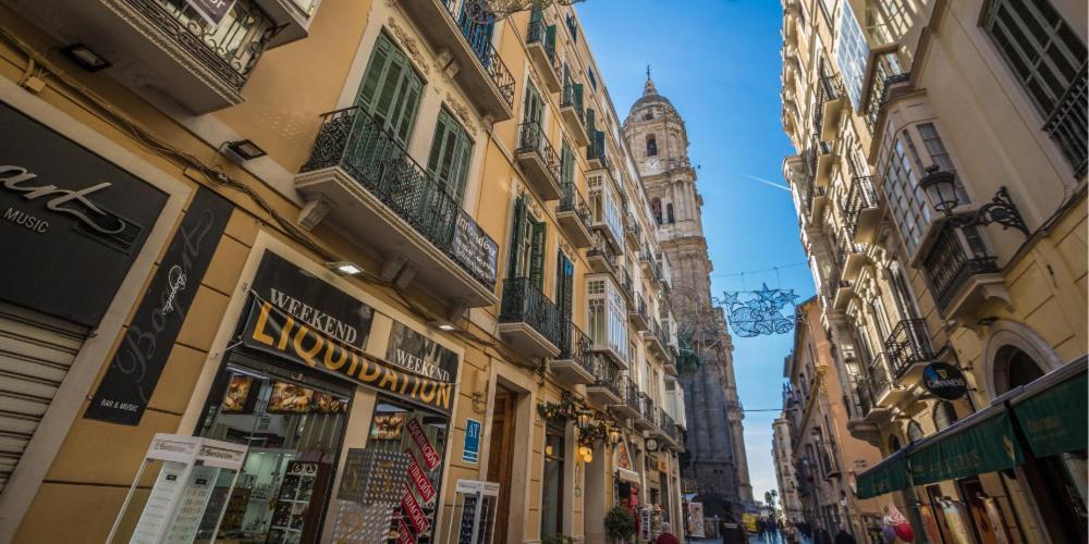 Chic Casa Cathedral At Calle Fresca 2-Bedroom Apartment In Malaga City Center Exterior photo